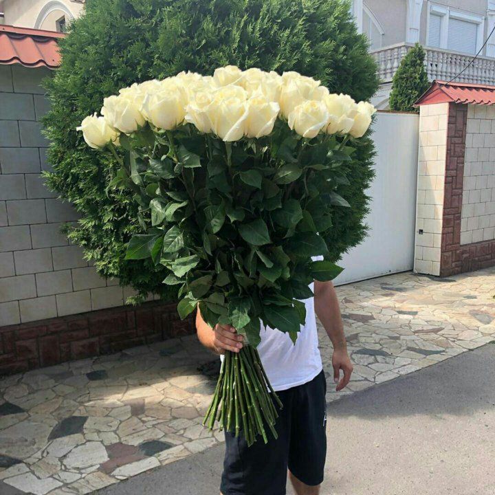 Фото букета Букет из 51 высокой белой розы (110 см) - ракурс 1